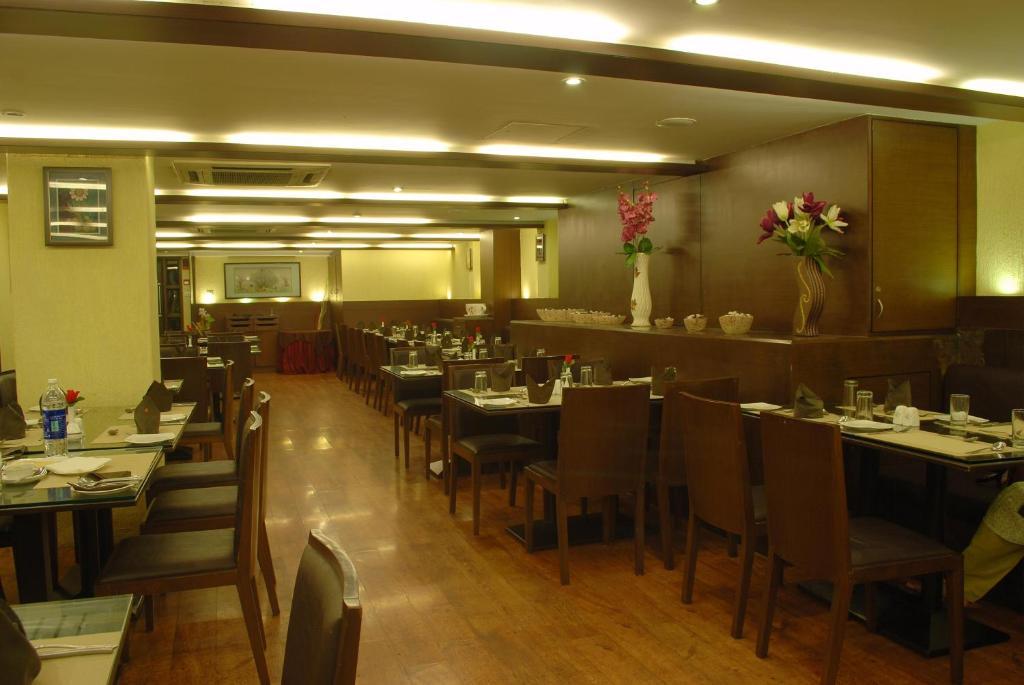 Ambience Executive Hotel Pimpri-Chinchwad Restaurant photo