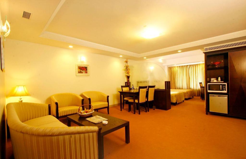 Ambience Executive Hotel Pimpri-Chinchwad Room photo