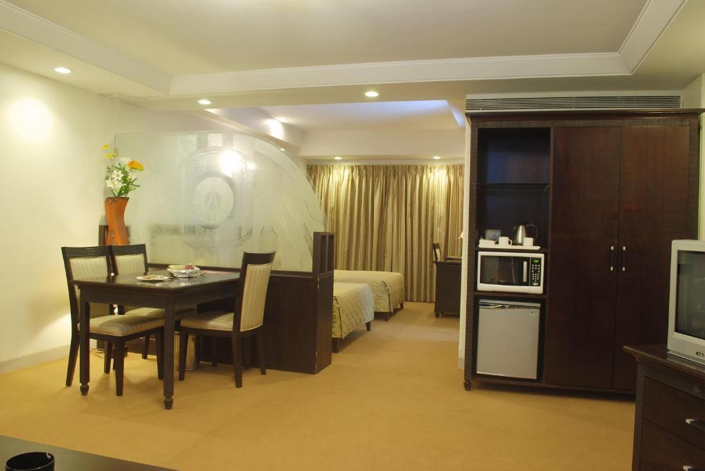 Ambience Executive Hotel Pimpri-Chinchwad Room photo